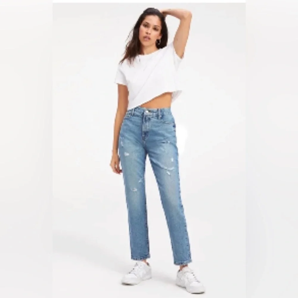 Good American Good Classic High Rise Distressed Slim- Straight Jeans, Size: 2 - Picture 3 of 9